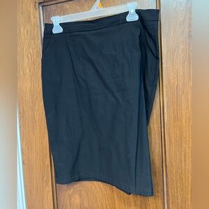 Black pencil skirt with pockets, size large